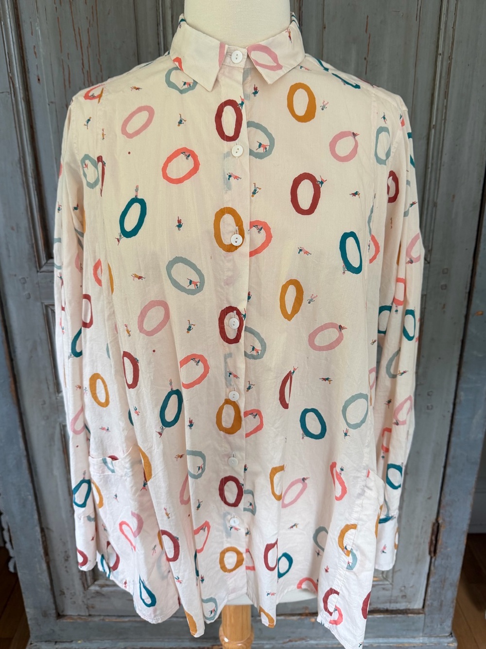 Jill McGowan Button-Up Shirt with Multicolor Ring Print size medium